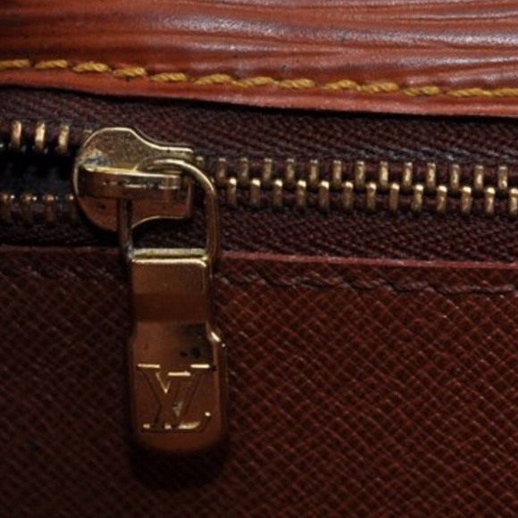 ‼️FREE SHIPPING LV Epi Sellier Dragonne Clutch - Picture 7 of 9